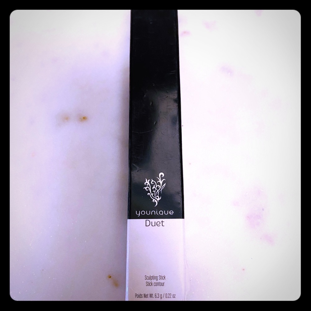 Younique Duet Sculpting Stick